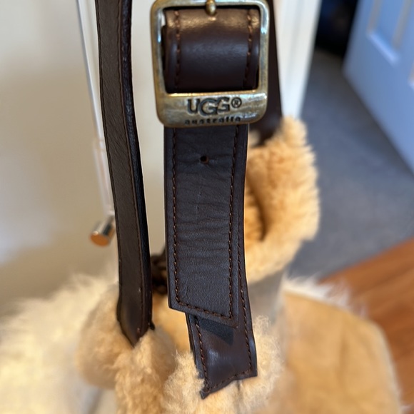 UGG Australia Sheepskin Suede and Shearling Hobo Bag w/pouch - Picture 5 of 15